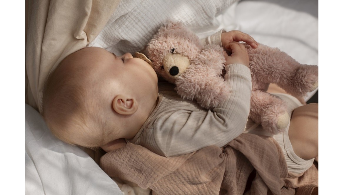 Pierwsza lalka dla niemowlaka - co musisz wiedzieć i jak wybrać dobrze?